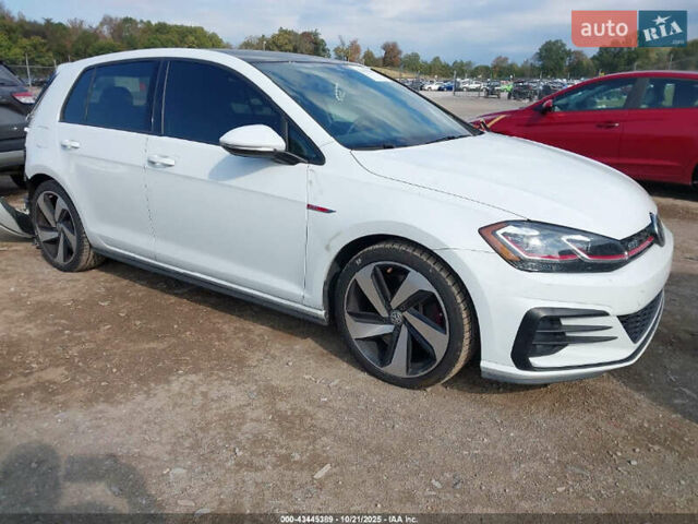 Белый Фольксваген Гольф ГТИ, объемом двигателя 2 л и пробегом 131 тыс. км за 4900 $, фото 5 на Automoto.ua