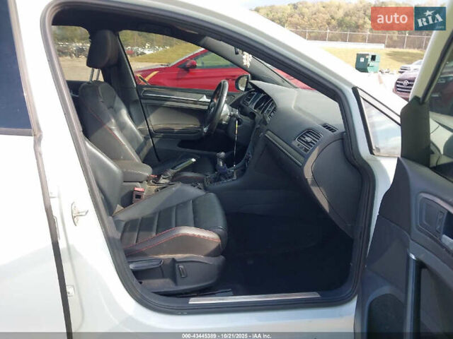 Белый Фольксваген Гольф ГТИ, объемом двигателя 2 л и пробегом 131 тыс. км за 4900 $, фото 8 на Automoto.ua