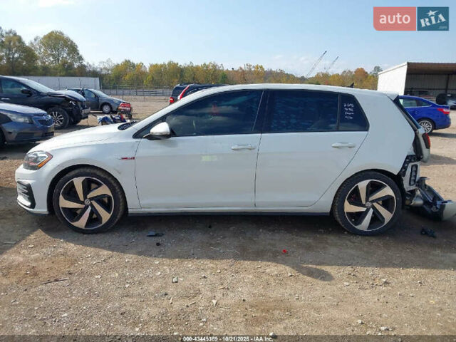 Белый Фольксваген Гольф ГТИ, объемом двигателя 2 л и пробегом 131 тыс. км за 4900 $, фото 4 на Automoto.ua