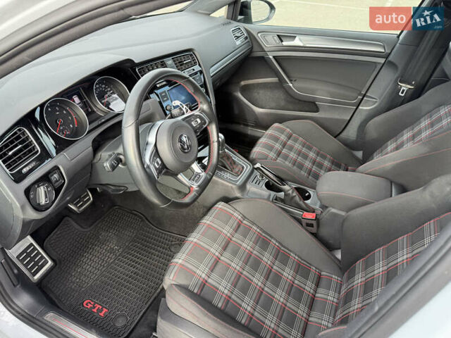 Белый Фольксваген Гольф ГТИ, объемом двигателя 1.98 л и пробегом 88 тыс. км за 18400 $, фото 13 на Automoto.ua