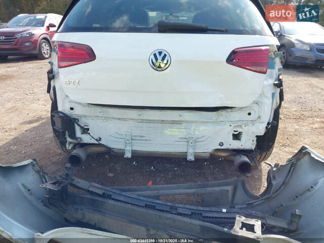 Белый Фольксваген Гольф ГТИ, объемом двигателя 2 л и пробегом 131 тыс. км за 4900 $, фото 6 на Automoto.ua