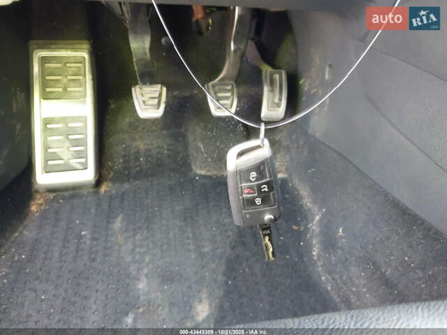 Белый Фольксваген Гольф ГТИ, объемом двигателя 2 л и пробегом 131 тыс. км за 4900 $, фото 13 на Automoto.ua