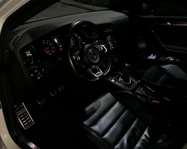 Білий Фольксваген Гольф ГТІ, об'ємом двигуна 1.98 л та пробігом 65 тис. км за 25000 $, фото 10 на Automoto.ua