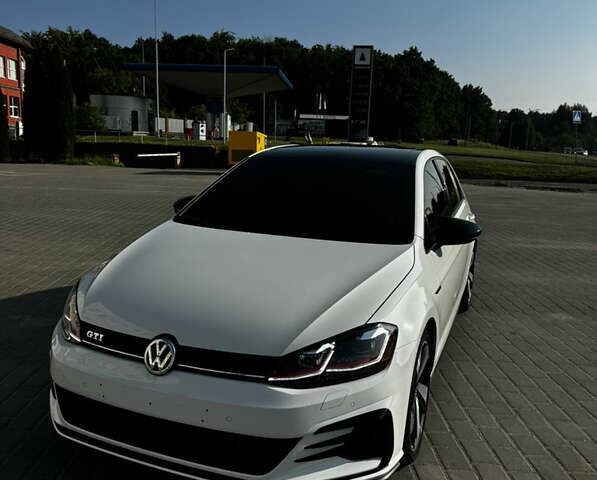 Білий Фольксваген Гольф ГТІ, об'ємом двигуна 1.98 л та пробігом 65 тис. км за 25000 $, фото 6 на Automoto.ua