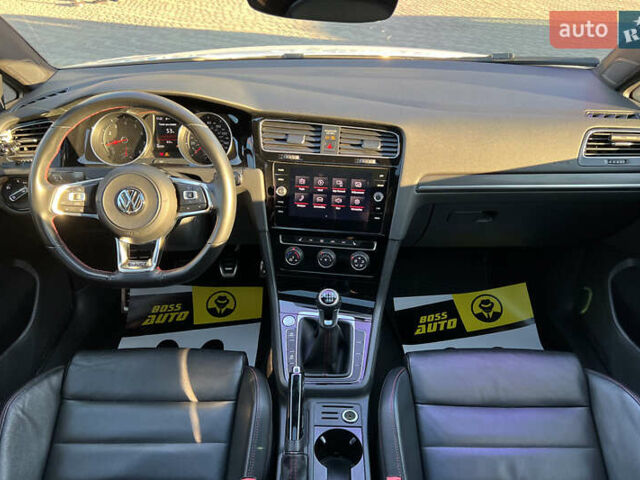 Белый Фольксваген Гольф ГТИ, объемом двигателя 1.98 л и пробегом 680 тыс. км за 24750 $, фото 10 на Automoto.ua