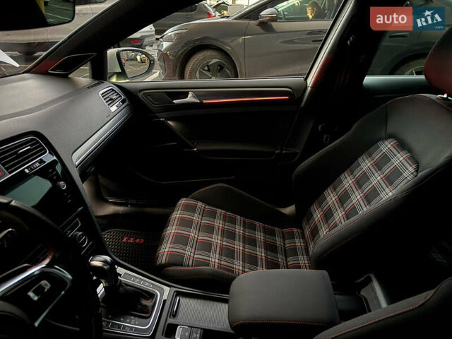 Белый Фольксваген Гольф ГТИ, объемом двигателя 1.98 л и пробегом 65 тыс. км за 25400 $, фото 42 на Automoto.ua