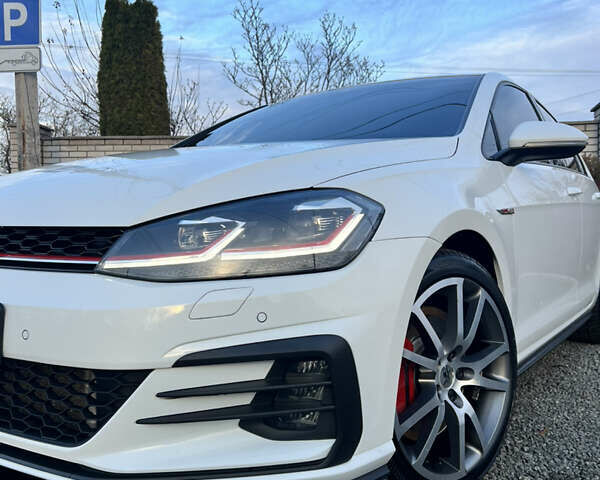 Белый Фольксваген Гольф ГТИ, объемом двигателя 2 л и пробегом 105 тыс. км за 22000 $, фото 1 на Automoto.ua