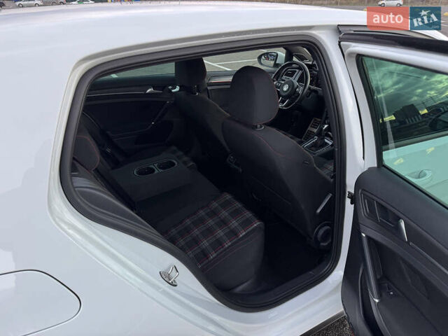 Белый Фольксваген Гольф ГТИ, объемом двигателя 1.98 л и пробегом 65 тыс. км за 25400 $, фото 21 на Automoto.ua