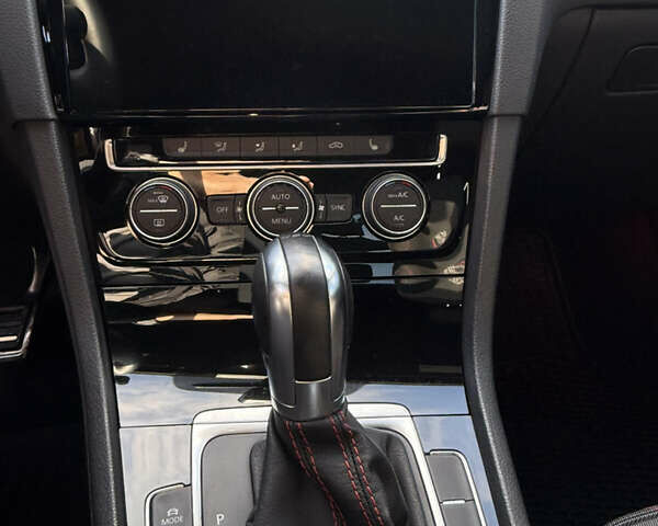 Белый Фольксваген Гольф ГТИ, объемом двигателя 1.98 л и пробегом 56 тыс. км за 20000 $, фото 21 на Automoto.ua