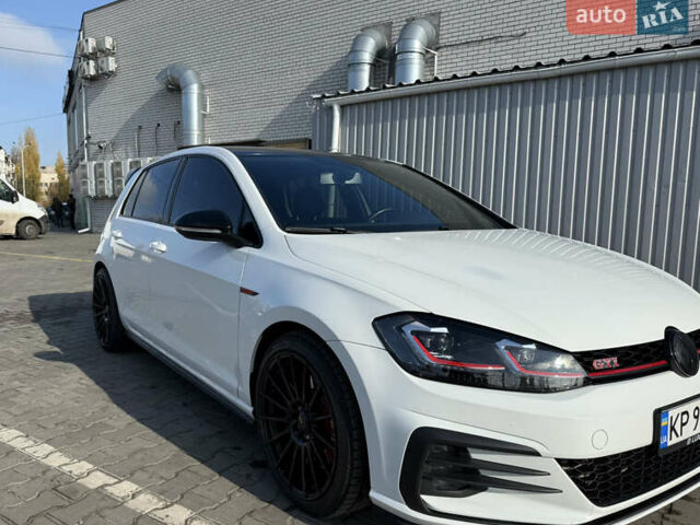 Белый Фольксваген Гольф ГТИ, объемом двигателя 1.98 л и пробегом 56 тыс. км за 20000 $, фото 5 на Automoto.ua