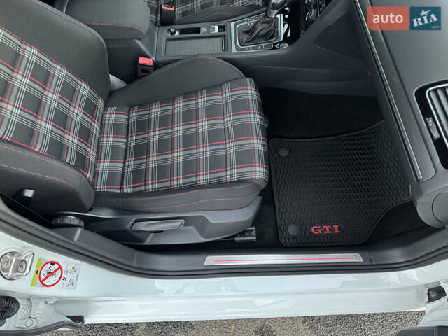 Белый Фольксваген Гольф ГТИ, объемом двигателя 1.98 л и пробегом 65 тыс. км за 25400 $, фото 19 на Automoto.ua