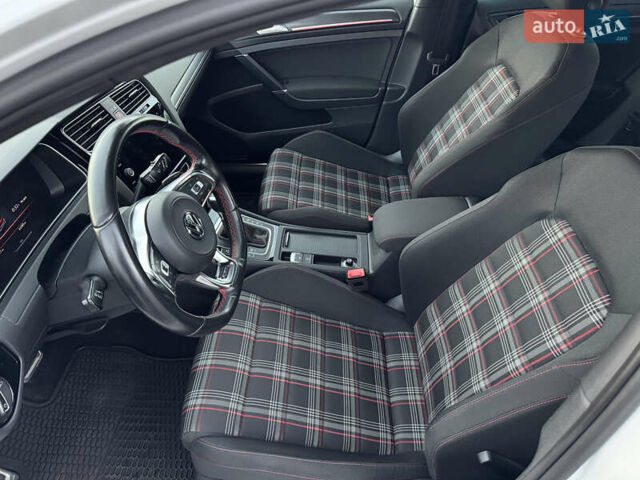 Белый Фольксваген Гольф ГТИ, объемом двигателя 1.98 л и пробегом 65 тыс. км за 25400 $, фото 32 на Automoto.ua