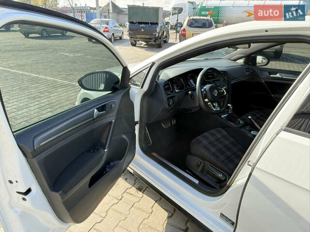 Белый Фольксваген Гольф ГТИ, объемом двигателя 1.98 л и пробегом 56 тыс. км за 20000 $, фото 11 на Automoto.ua