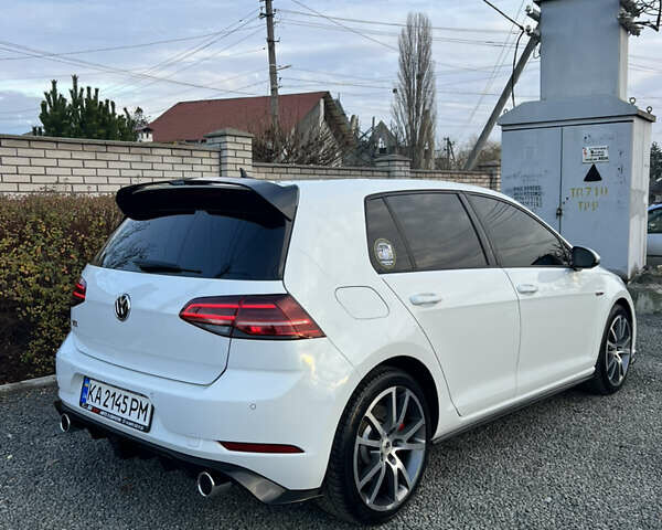Белый Фольксваген Гольф ГТИ, объемом двигателя 2 л и пробегом 105 тыс. км за 22000 $, фото 4 на Automoto.ua