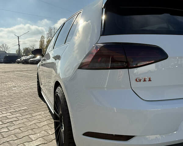 Белый Фольксваген Гольф ГТИ, объемом двигателя 1.98 л и пробегом 56 тыс. км за 20000 $, фото 10 на Automoto.ua