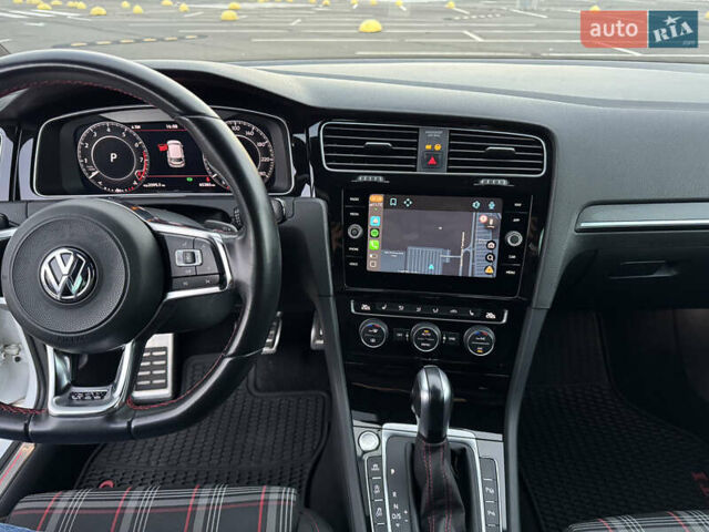 Белый Фольксваген Гольф ГТИ, объемом двигателя 1.98 л и пробегом 65 тыс. км за 25400 $, фото 37 на Automoto.ua