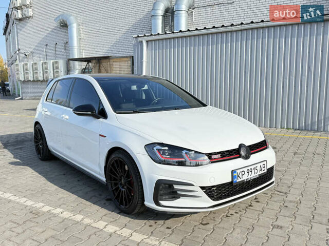 Белый Фольксваген Гольф ГТИ, объемом двигателя 1.98 л и пробегом 56 тыс. км за 20000 $, фото 3 на Automoto.ua