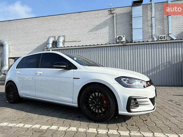 Белый Фольксваген Гольф ГТИ, объемом двигателя 1.98 л и пробегом 56 тыс. км за 20000 $, фото 4 на Automoto.ua