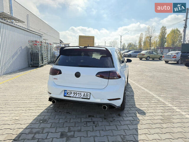 Белый Фольксваген Гольф ГТИ, объемом двигателя 1.98 л и пробегом 56 тыс. км за 20000 $, фото 7 на Automoto.ua