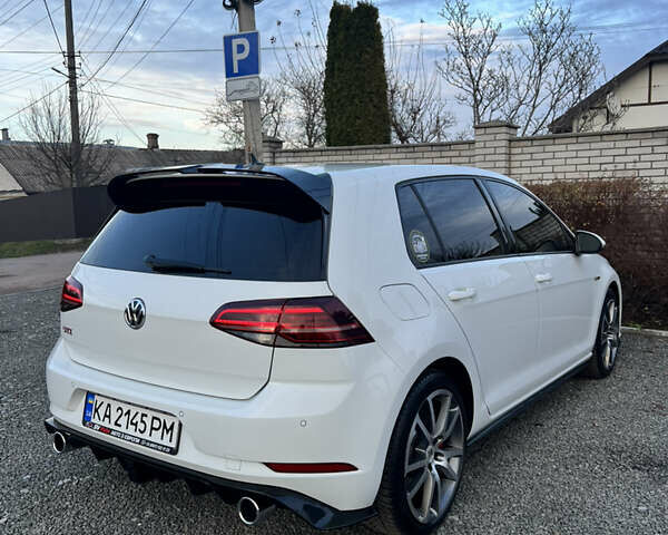 Белый Фольксваген Гольф ГТИ, объемом двигателя 2 л и пробегом 105 тыс. км за 22000 $, фото 5 на Automoto.ua