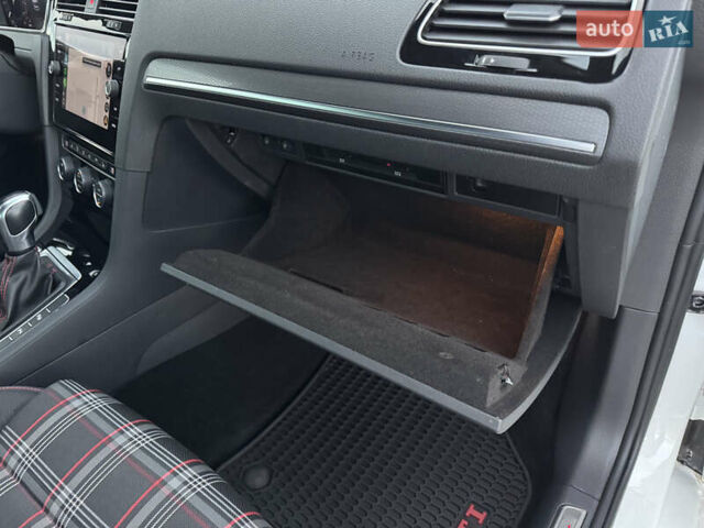 Белый Фольксваген Гольф ГТИ, объемом двигателя 1.98 л и пробегом 65 тыс. км за 25400 $, фото 18 на Automoto.ua