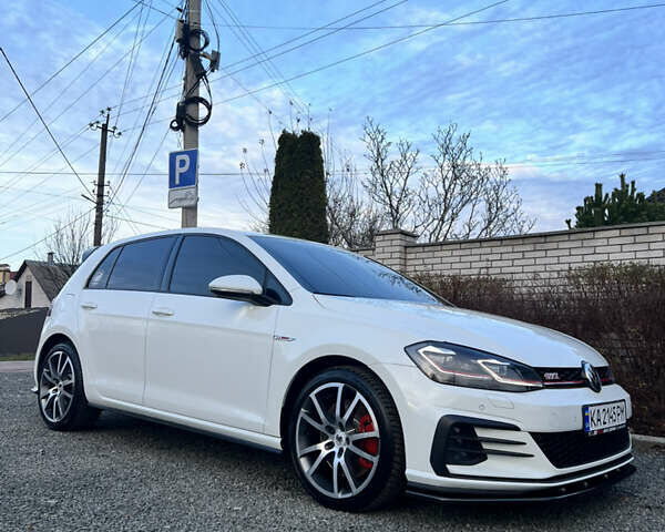 Белый Фольксваген Гольф ГТИ, объемом двигателя 2 л и пробегом 105 тыс. км за 22000 $, фото 9 на Automoto.ua