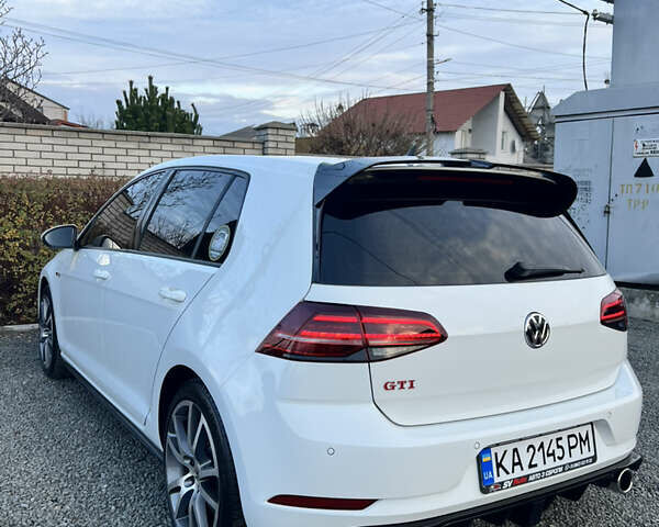 Белый Фольксваген Гольф ГТИ, объемом двигателя 2 л и пробегом 105 тыс. км за 22000 $, фото 7 на Automoto.ua