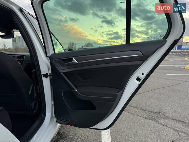 Белый Фольксваген Гольф ГТИ, объемом двигателя 1.98 л и пробегом 65 тыс. км за 25400 $, фото 25 на Automoto.ua