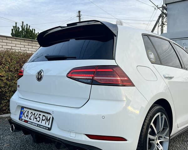 Белый Фольксваген Гольф ГТИ, объемом двигателя 2 л и пробегом 105 тыс. км за 22000 $, фото 10 на Automoto.ua