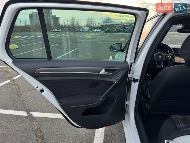 Белый Фольксваген Гольф ГТИ, объемом двигателя 1.98 л и пробегом 65 тыс. км за 25400 $, фото 29 на Automoto.ua