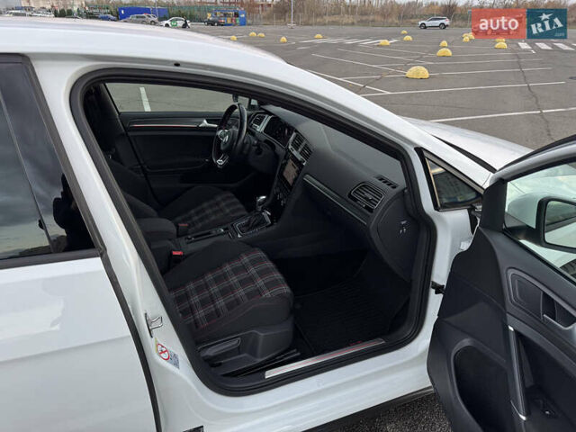 Белый Фольксваген Гольф ГТИ, объемом двигателя 1.98 л и пробегом 65 тыс. км за 25400 $, фото 16 на Automoto.ua