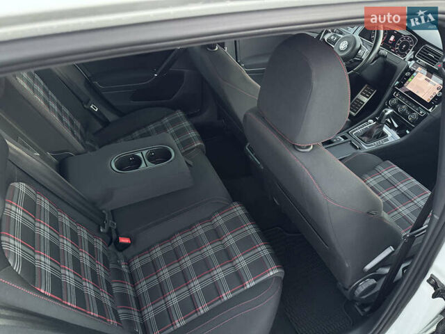 Белый Фольксваген Гольф ГТИ, объемом двигателя 1.98 л и пробегом 65 тыс. км за 25400 $, фото 22 на Automoto.ua