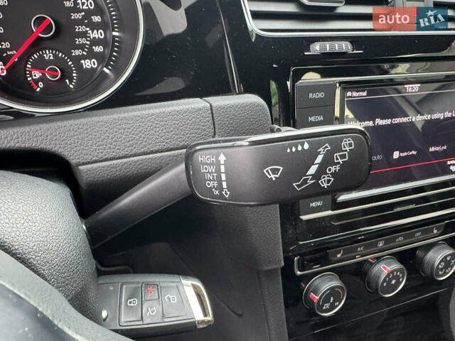 Білий Фольксваген Гольф ГТІ, об'ємом двигуна 2 л та пробігом 11 тис. км за 21500 $, фото 43 на Automoto.ua