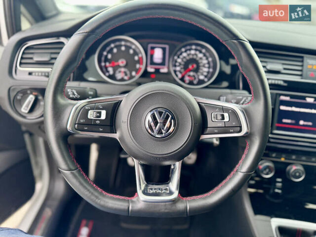 Білий Фольксваген Гольф ГТІ, об'ємом двигуна 2 л та пробігом 11 тис. км за 21500 $, фото 39 на Automoto.ua