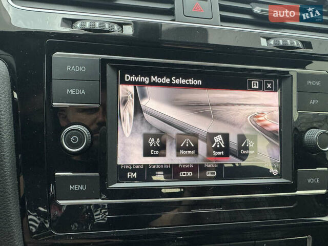 Білий Фольксваген Гольф ГТІ, об'ємом двигуна 2 л та пробігом 11 тис. км за 21500 $, фото 56 на Automoto.ua