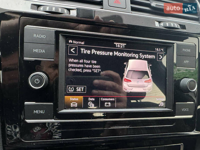 Білий Фольксваген Гольф ГТІ, об'ємом двигуна 2 л та пробігом 11 тис. км за 21500 $, фото 49 на Automoto.ua