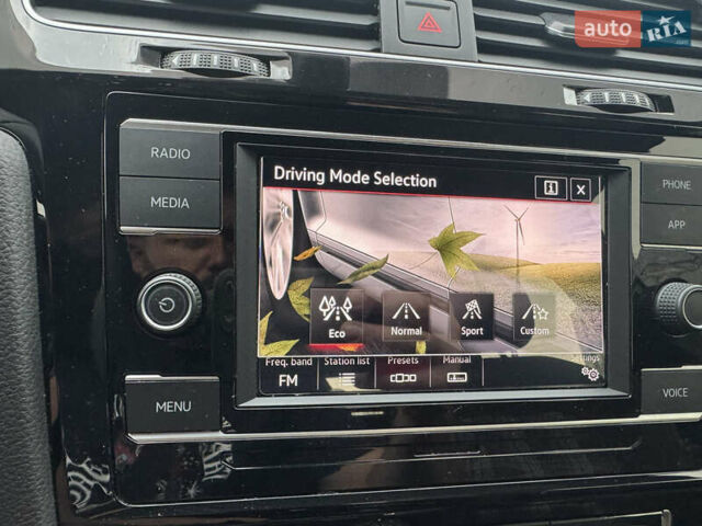 Білий Фольксваген Гольф ГТІ, об'ємом двигуна 2 л та пробігом 11 тис. км за 21500 $, фото 55 на Automoto.ua