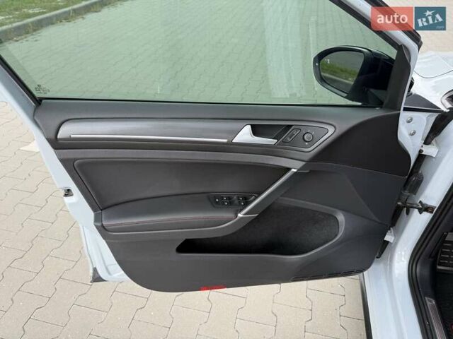 Білий Фольксваген Гольф ГТІ, об'ємом двигуна 1.98 л та пробігом 37 тис. км за 18800 $, фото 35 на Automoto.ua