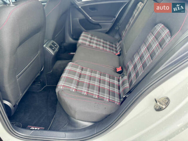 Білий Фольксваген Гольф ГТІ, об'ємом двигуна 2 л та пробігом 11 тис. км за 16999 $, фото 30 на Automoto.ua