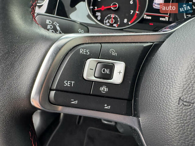 Білий Фольксваген Гольф ГТІ, об'ємом двигуна 2 л та пробігом 11 тис. км за 16999 $, фото 42 на Automoto.ua