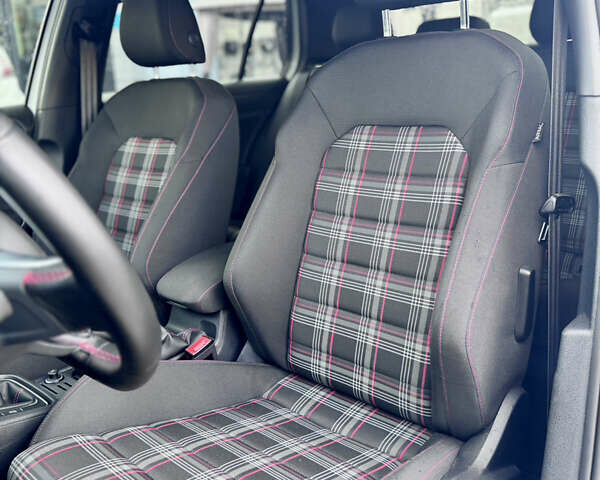 Білий Фольксваген Гольф ГТІ, об'ємом двигуна 2 л та пробігом 11 тис. км за 21500 $, фото 22 на Automoto.ua