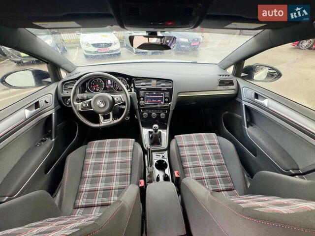 Білий Фольксваген Гольф ГТІ, об'ємом двигуна 2 л та пробігом 11 тис. км за 21500 $, фото 31 на Automoto.ua