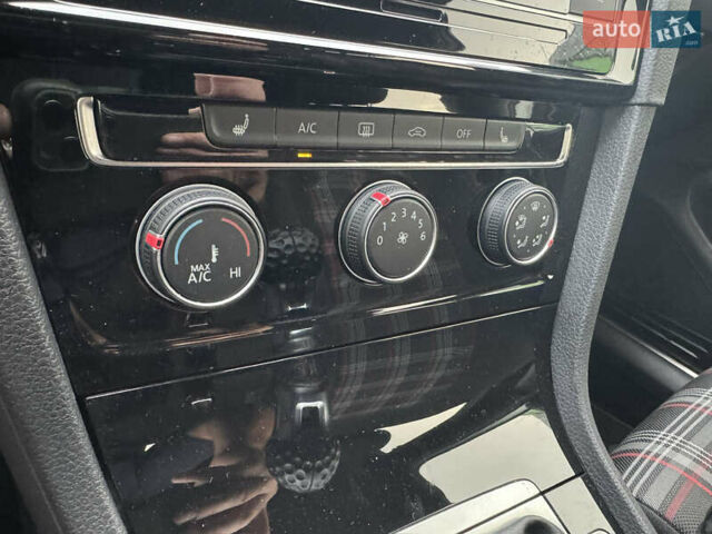 Білий Фольксваген Гольф ГТІ, об'ємом двигуна 2 л та пробігом 11 тис. км за 21500 $, фото 52 на Automoto.ua