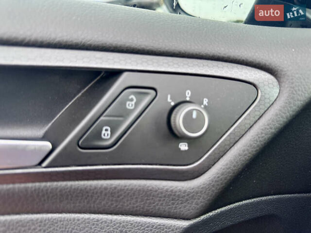 Білий Фольксваген Гольф ГТІ, об'ємом двигуна 2 л та пробігом 11 тис. км за 21500 $, фото 36 на Automoto.ua