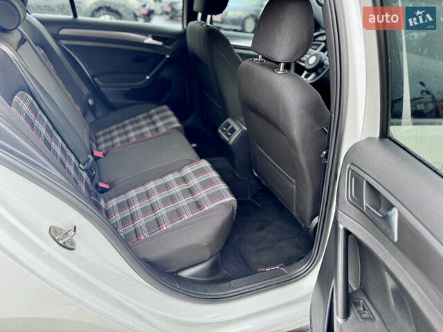 Білий Фольксваген Гольф ГТІ, об'ємом двигуна 2 л та пробігом 11 тис. км за 21500 $, фото 26 на Automoto.ua