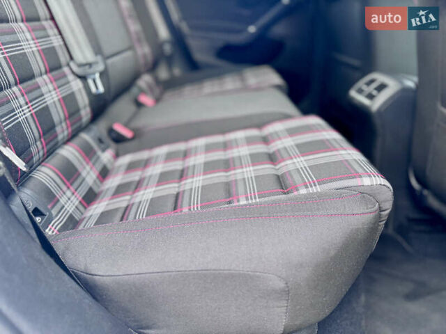 Білий Фольксваген Гольф ГТІ, об'ємом двигуна 2 л та пробігом 11 тис. км за 21500 $, фото 27 на Automoto.ua