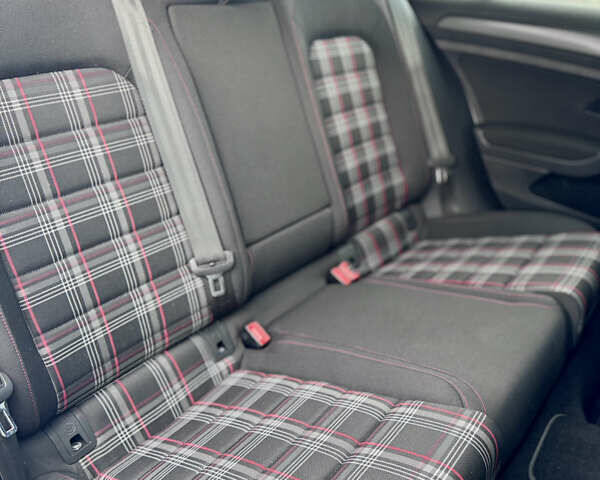 Білий Фольксваген Гольф ГТІ, об'ємом двигуна 2 л та пробігом 11 тис. км за 21500 $, фото 28 на Automoto.ua