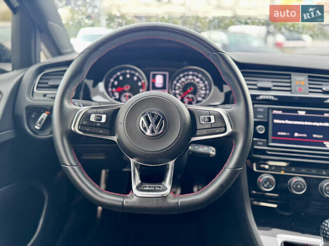 Білий Фольксваген Гольф ГТІ, об'ємом двигуна 2 л та пробігом 11 тис. км за 21500 $, фото 33 на Automoto.ua