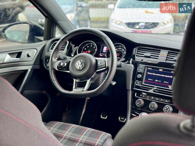Білий Фольксваген Гольф ГТІ, об'ємом двигуна 2 л та пробігом 11 тис. км за 21500 $, фото 19 на Automoto.ua