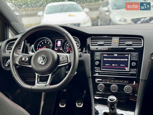 Білий Фольксваген Гольф ГТІ, об'ємом двигуна 2 л та пробігом 11 тис. км за 21500 $, фото 32 на Automoto.ua